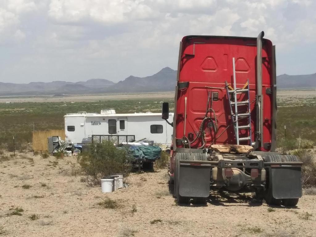 Camping At Desert Gardens Oasis In Lobo, Tx Van Horn Exterior photo